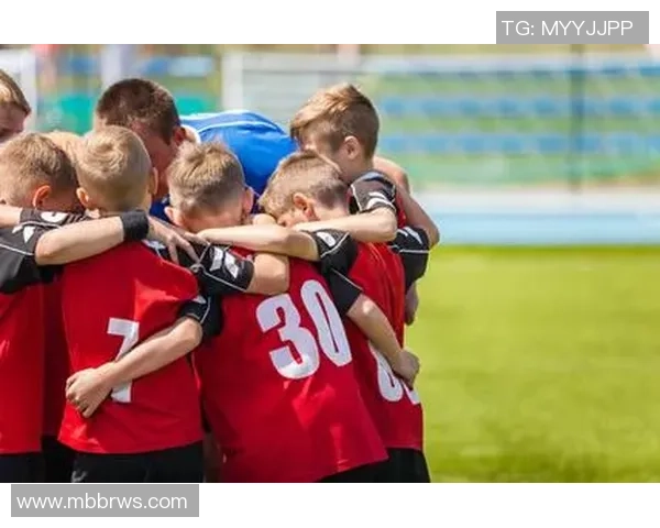 足球明星与孩子们的梦想之约携手共创未来的希望与激情